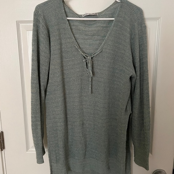 Beautiful Turquoise Pullover Sweater Top - Picture 1 of 3
